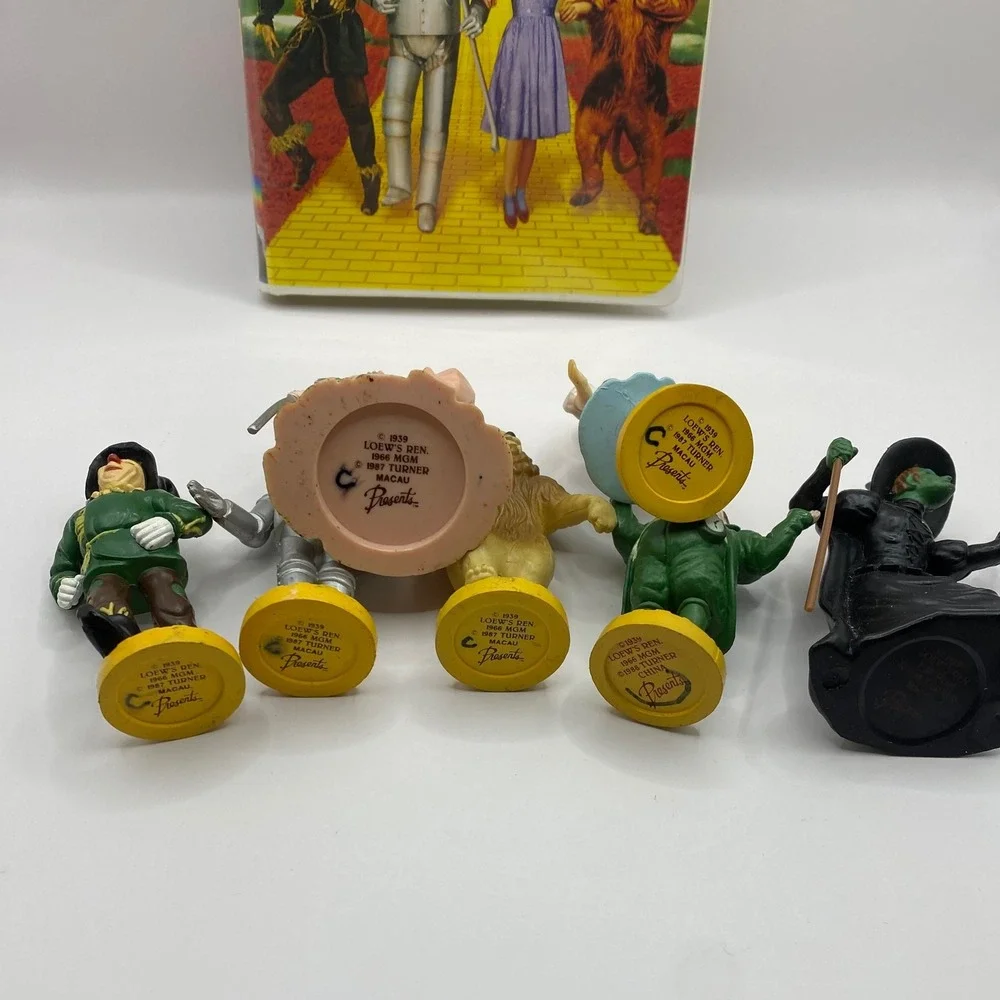 Vintage Wizard of Oz VHS Tape‎ Figurine Set Dorothy Tin Man Scarecrow & More